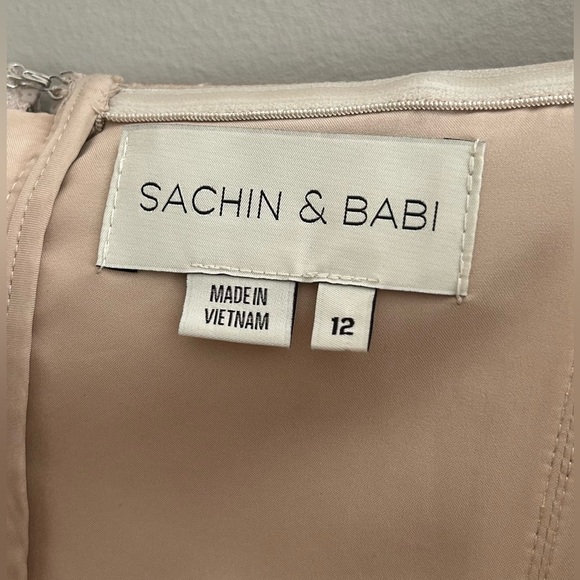 Sachin & Babi Stella Strapless Hammered Back Slit Satin Gown Size 12 Champagne - Picture 11 of 13